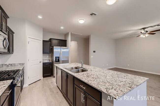 2077 N 213th Dr Buckeye, AZ 85396 photo 4