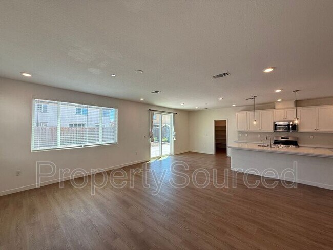 2099 Frank Blondin Ln Tracy, CA 95377 photo 5