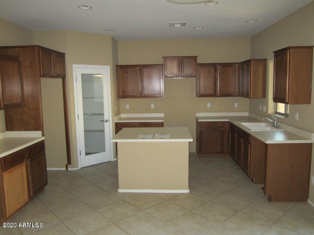 8909 S 58th Ln photo 5
