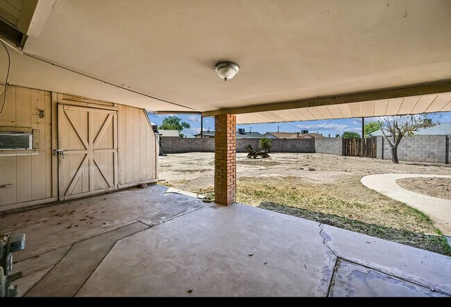 8436 N 36th Dr Phoenix, AZ 85051 photo 4