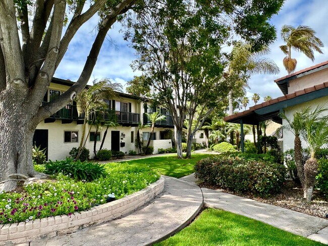 3266 Loma Riviera Dr San Diego, CA 92110 photo 2