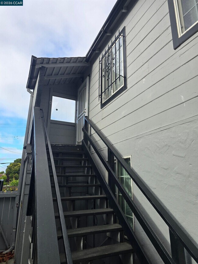 Apartments on Roosevelt Avenue · Richmond photo 4