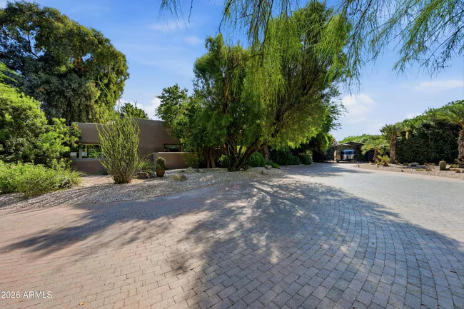 6112 E Mockingbird Ln photo 3