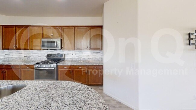 12157 W Remuda Dr Peoria, AZ 85383 photo 4