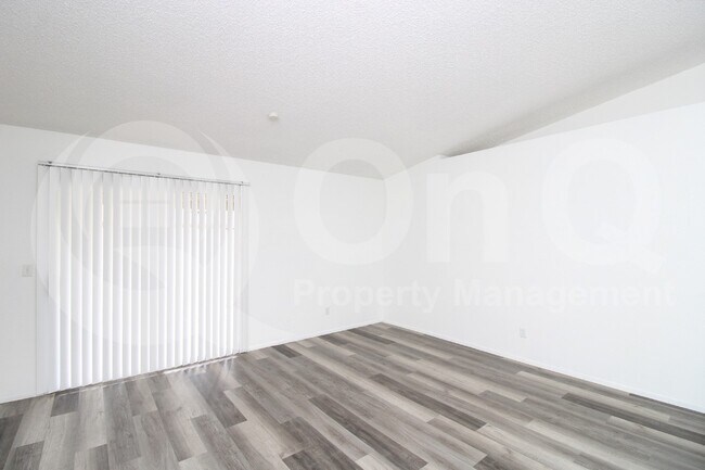 9514 W El Caminito Dr Peoria, AZ 85345 photo 5