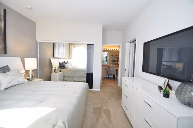 La Jolla Crossroads Apartments