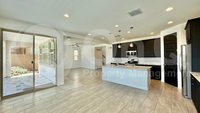 5933 South 25th Lane Phoenix, AZ 85041 photo 4