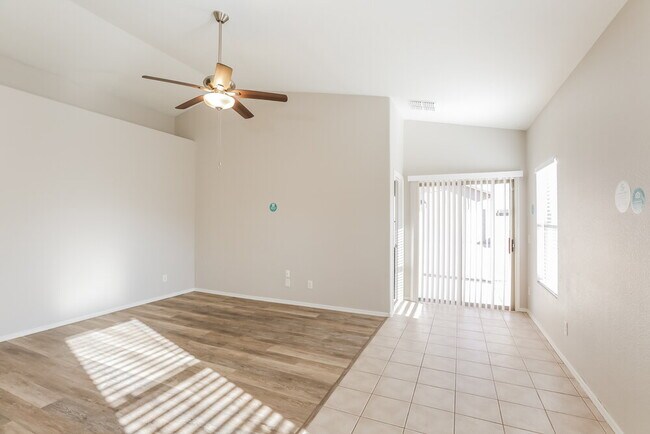6412 W Hilton Ave Phoenix, AZ 85043 photo 4