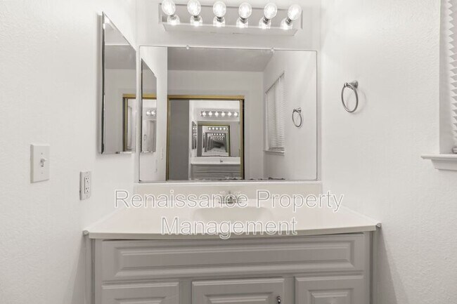 445 W Deerwood Ln Tracy, CA 95376 photo 4