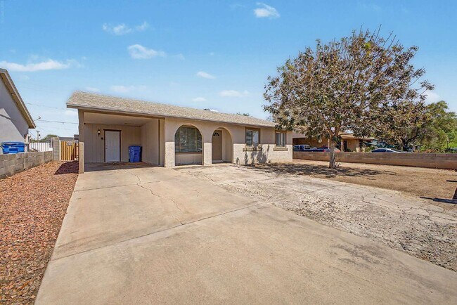 2521 N 49th Ave Phoenix, AZ 85035 photo 4