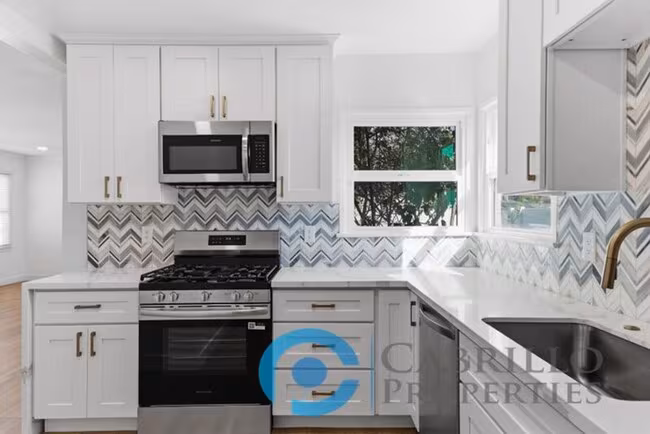 2215 Marigold Pl San Diego, CA 92105 photo 2