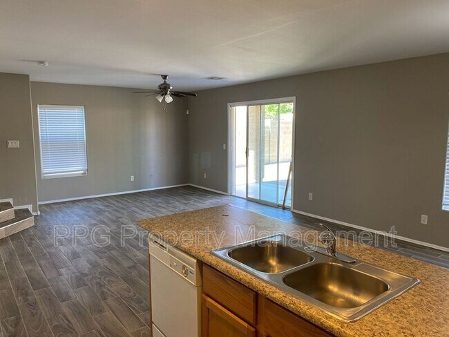 558 S 222nd Ln Buckeye, AZ 85326 photo 2
