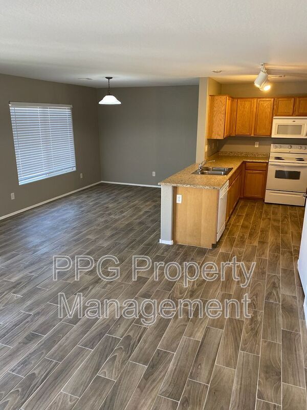 558 S 222nd Ln Buckeye, AZ 85326 photo 3