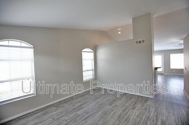 7132 W La Senda Dr Glendale, AZ 85310 photo 4