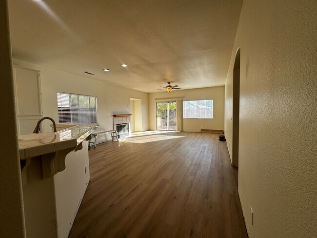 43063 Teramo St Temecula, CA 92592 photo 3