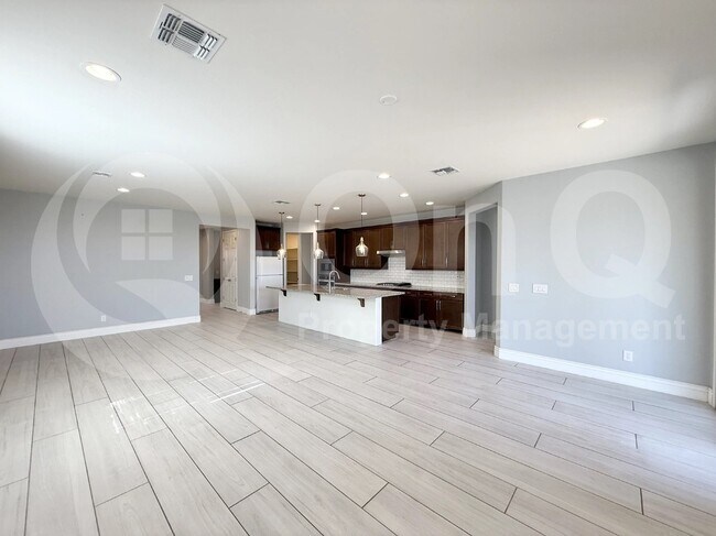 18797 W Becker Ct photo 5