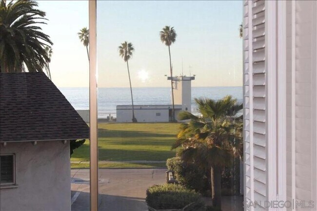 8263 Camino Del Oro San Diego, CA 92037 photo 2