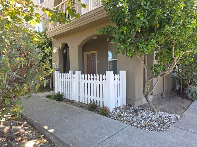 245 Pacifica Blvd Watsonville, CA 95076 photo 2