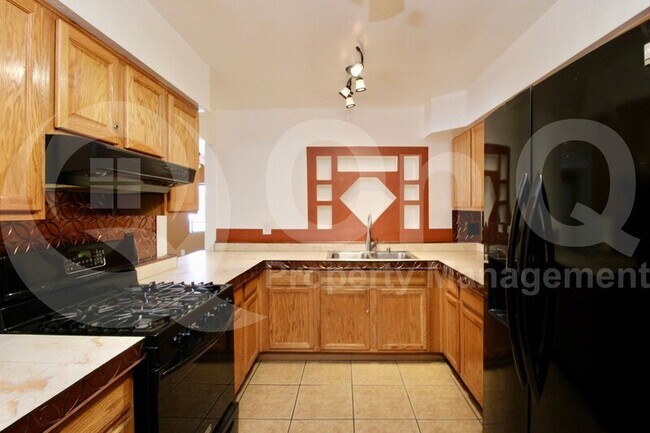2550 E Corona Ave Phoenix, AZ 85040 photo 4