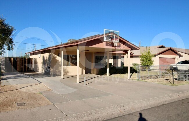 2550 E Corona Ave Phoenix, AZ 85040 photo 2