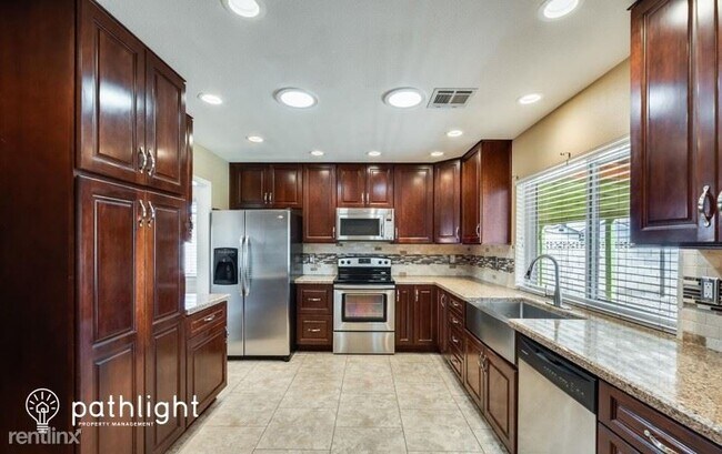 4637 W Northview Ave Glendale, AZ 85301 photo 3