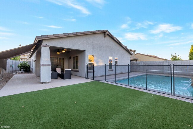 18069 W Tasha Dr Surprise, AZ 85388 photo 2