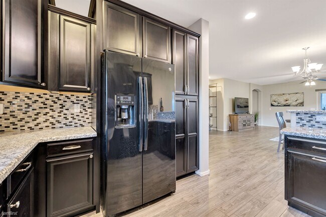 18069 W Tasha Dr Surprise, AZ 85388 photo 4