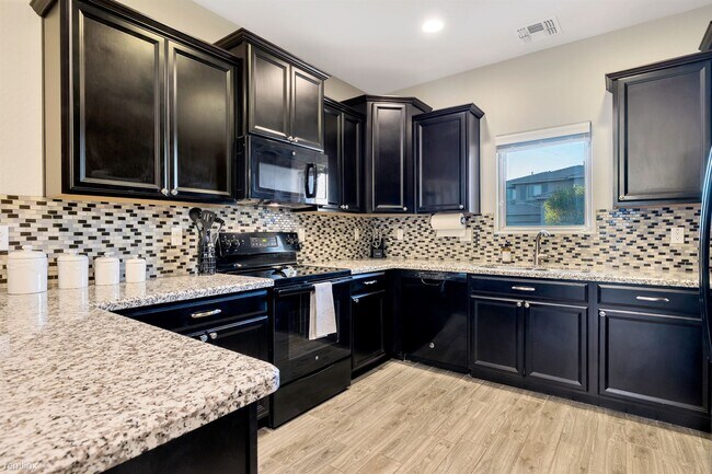 18069 W Tasha Dr Surprise, AZ 85388 photo 5