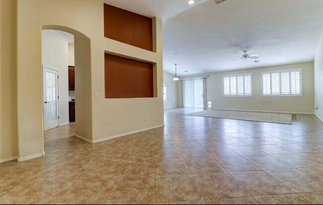 2135 W Maldonado Rd Phoenix, AZ 85041 photo 2