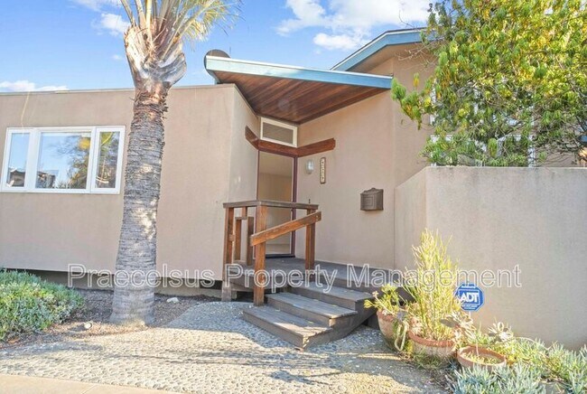 929 Olive Ave Coronado, CA 92118 photo 3