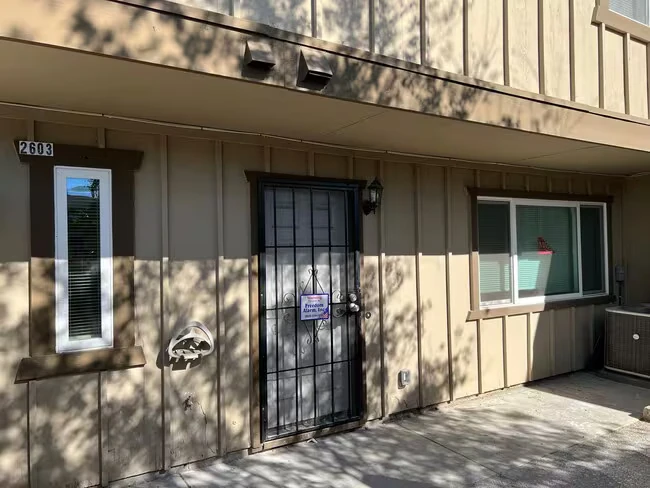 2603 Carlton Ln photo 2
