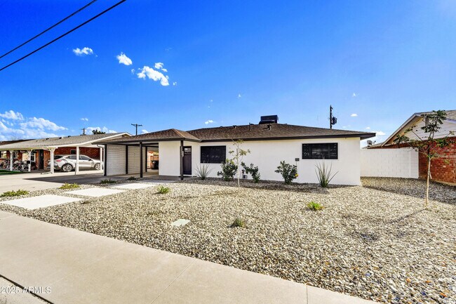 2223 N 74th St Scottsdale, AZ 85257 photo 2