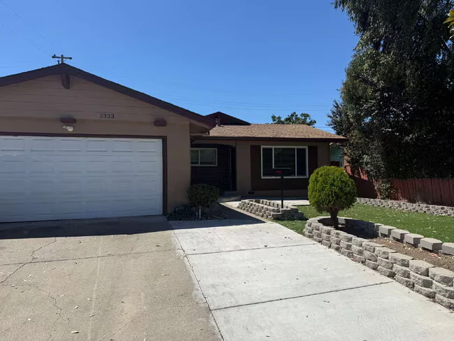 2333 Palmira Way photo 2