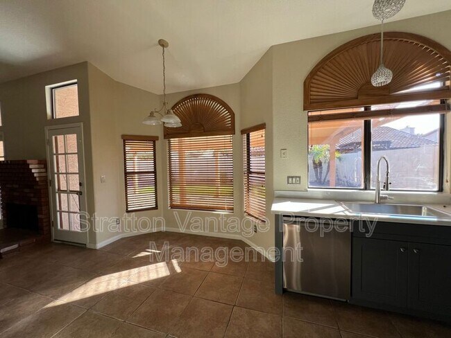 231 E Stonebridge Dr Gilbert, AZ 85234 photo 4