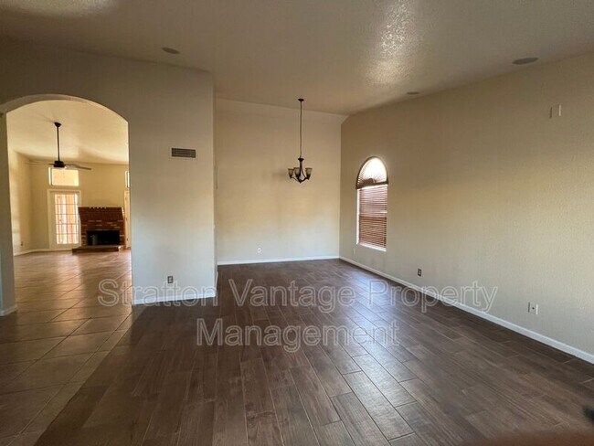 231 E Stonebridge Dr Gilbert, AZ 85234 photo 3