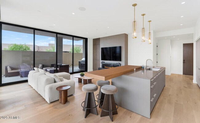 6302 E Camelback Rd Scottsdale, AZ 85251 photo 2