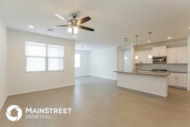 10916 S 55th Ln Phoenix, AZ 85339 photo 3