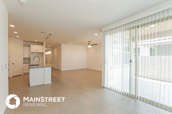 10916 S 55th Ln Phoenix, AZ 85339 photo 4
