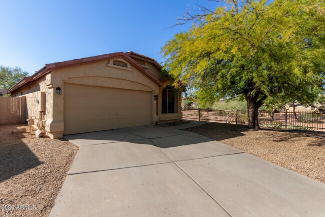 4607 E Abraham Ln