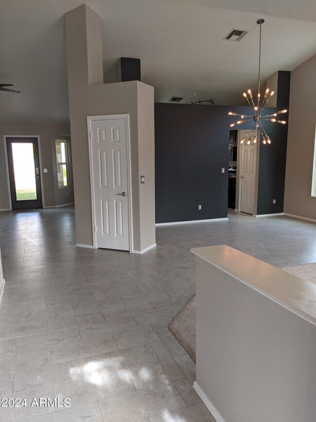 5708 E Angela Dr photo 4