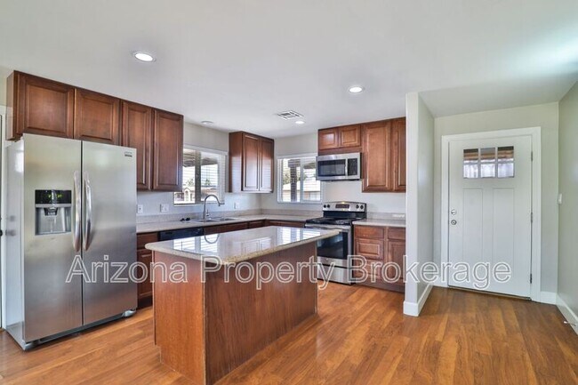 519 W 19th St photo 5