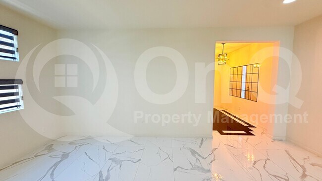 21019 N 60th Ter Phoenix, AZ 85054 photo 5