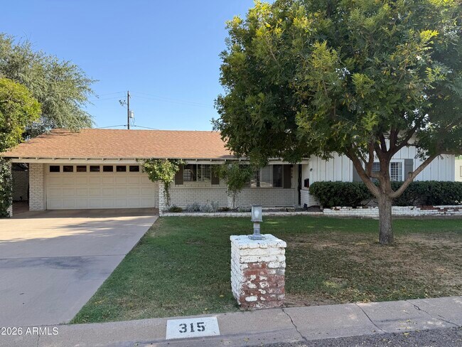 315 E Keim Dr Phoenix, AZ 85012 photo 2