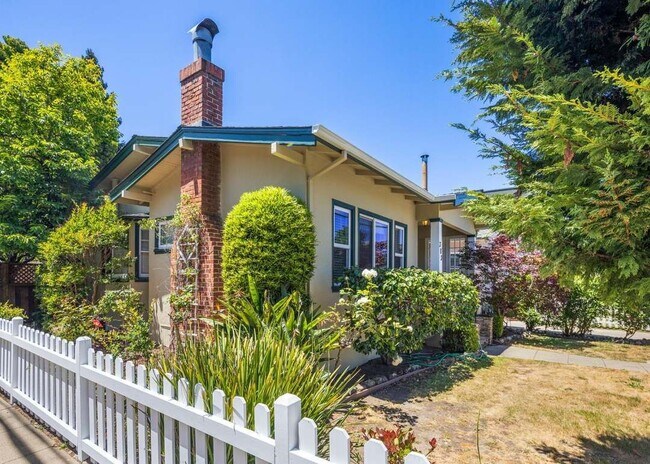 303 Highland Ave San Mateo, CA 94401 photo 2