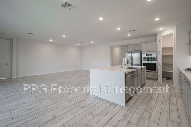 8576 N 175th Ln Glendale, AZ 85355 photo 3