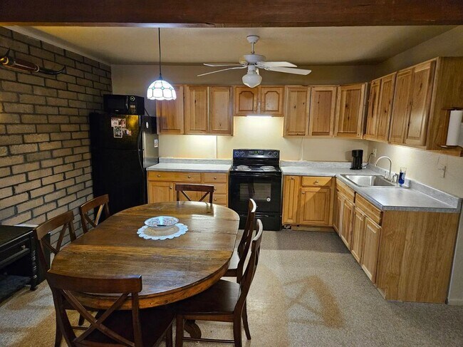 820 S Yaqui Dr Wickenburg, AZ 85390 photo 2