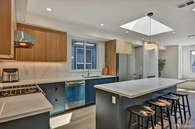 66 Delano Ave San Francisco, CA 94112 photo 2