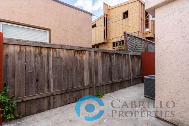 4776 Bancroft St San Diego, CA 92116 photo 3