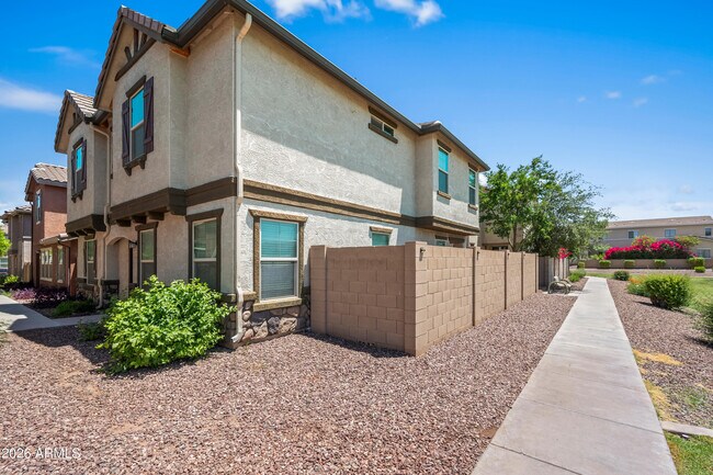 472 N Ranger Trail Gilbert, AZ 85234 photo 3
