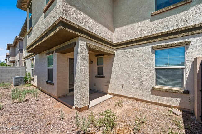 472 N Ranger Trail Gilbert, AZ 85234 photo 4